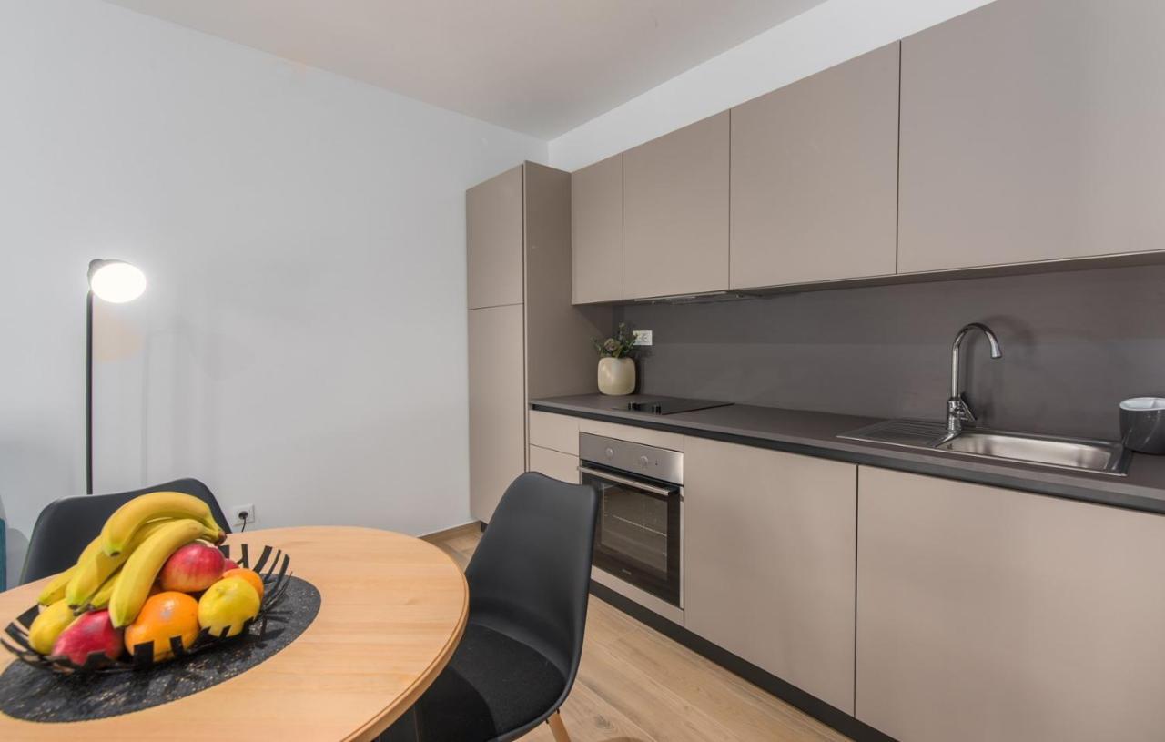 Apartment Vitamare Porec Bagian luar foto